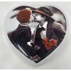 Vintage Trinket Heart Shape Music Box A Kiss In The Park Unchained Melody 1997